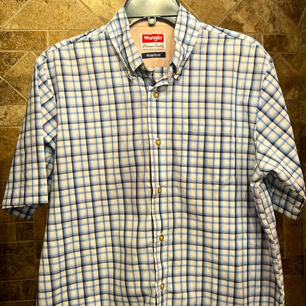 Wrangler Men's Short Sleeve Button Down Shirt